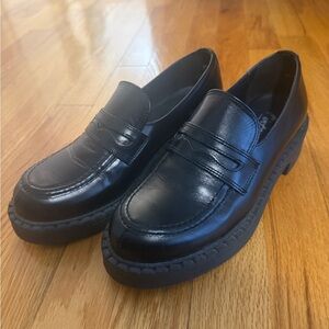 L'INTERVALLE Shiny Black Leather Loafers